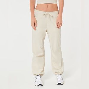 16. NWT HOLLISTER CREAM ADJUSTABLE RISE PARACHUTE PANTS